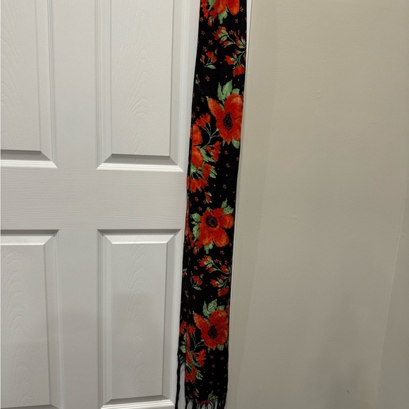Dolce & Gabbana D&G vintage
Floral Fringe Scarf - Picture 5 of 9